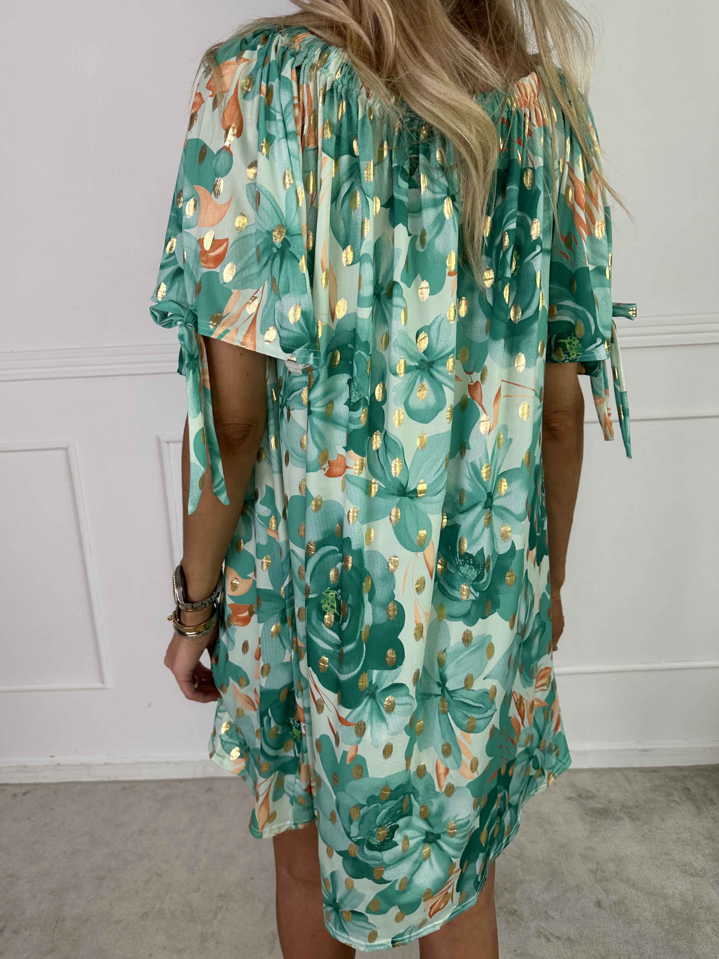 Sofia - Sød blomstret kjole med elastikkant i udskæringen